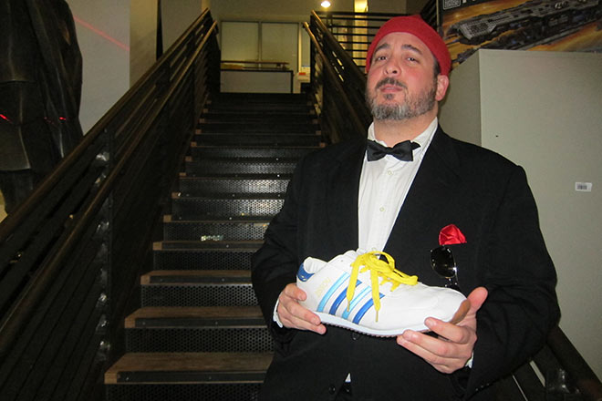 Fichier:HB2013 n43-Vic DeLeon en The Life Aquatic's Steve Zissou.jpg