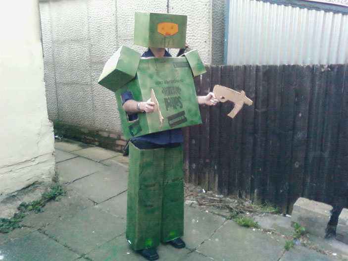 Fichier:BWU Cardboard Chief.jpg