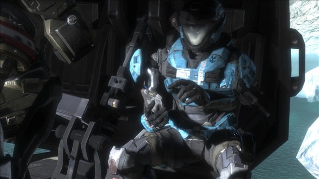 Fichier:HR-Kat using a data pad (ONI Sword base).jpg