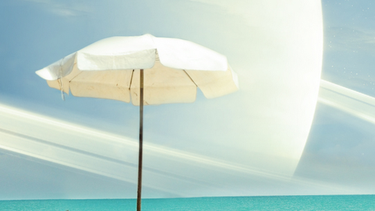 Fichier:CF - Striking Features (HTT-Beach postcard).jpg