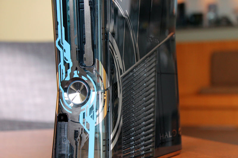 Fichier:Xbox360S Halo4 2 HB2012 n30.jpg