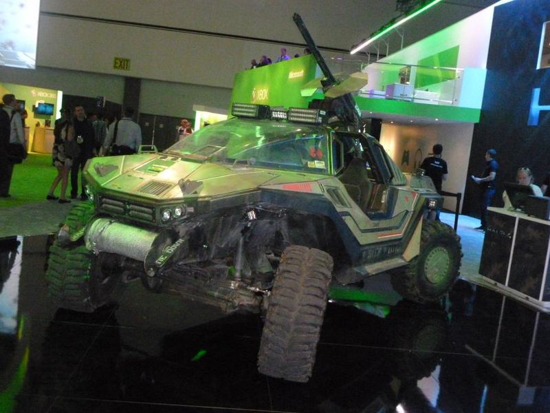 Fichier:Warthog E3 2012-01.jpg