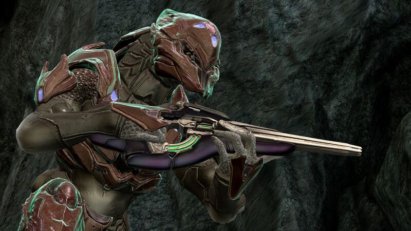 Fichier:H4-Sangheili Zealot & Covenant carbine.jpg