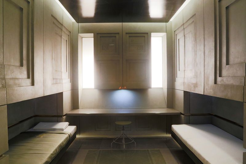 Fichier:FUD-Lasky's Room 02 (Kasra Farahani).jpg