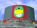 Sur la devanture du Los Angeles Convention Center pour l'E3 2004.