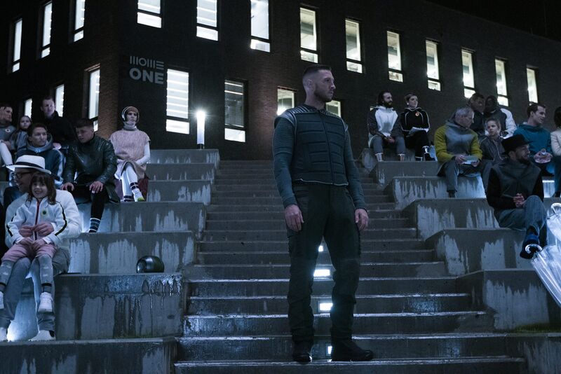 Fichier:HTV Master Chief & civilians.jpg