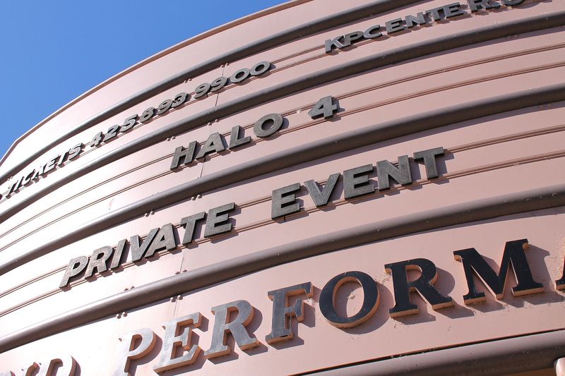 Fichier:HB 12-09-2012 Halo 4 Press Event 01.jpg